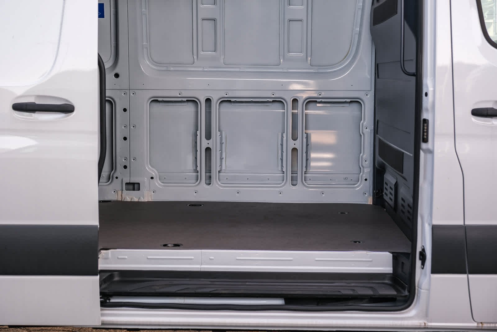 New 2025 Arctic White Mercedes-Benz Cargo 170 WB High Roof RWD Electric Motor image 16