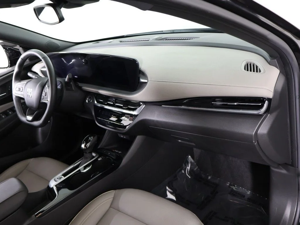 Used 2024 Black Buick Avenir image 28