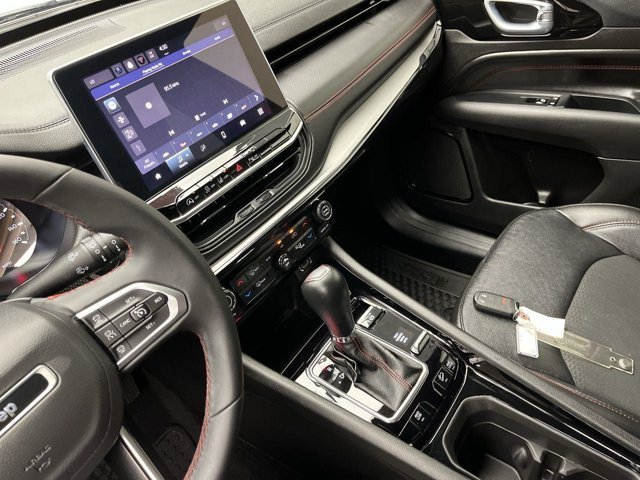 Used 2025 Red Hot Pearlcoat Jeep Trailhawk image 16