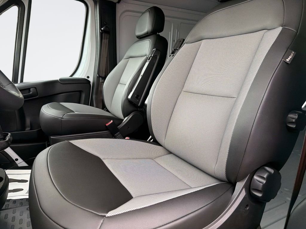 New 2026 Bright White Clear-Coat Exterior Paint RAM High Roof image 15
