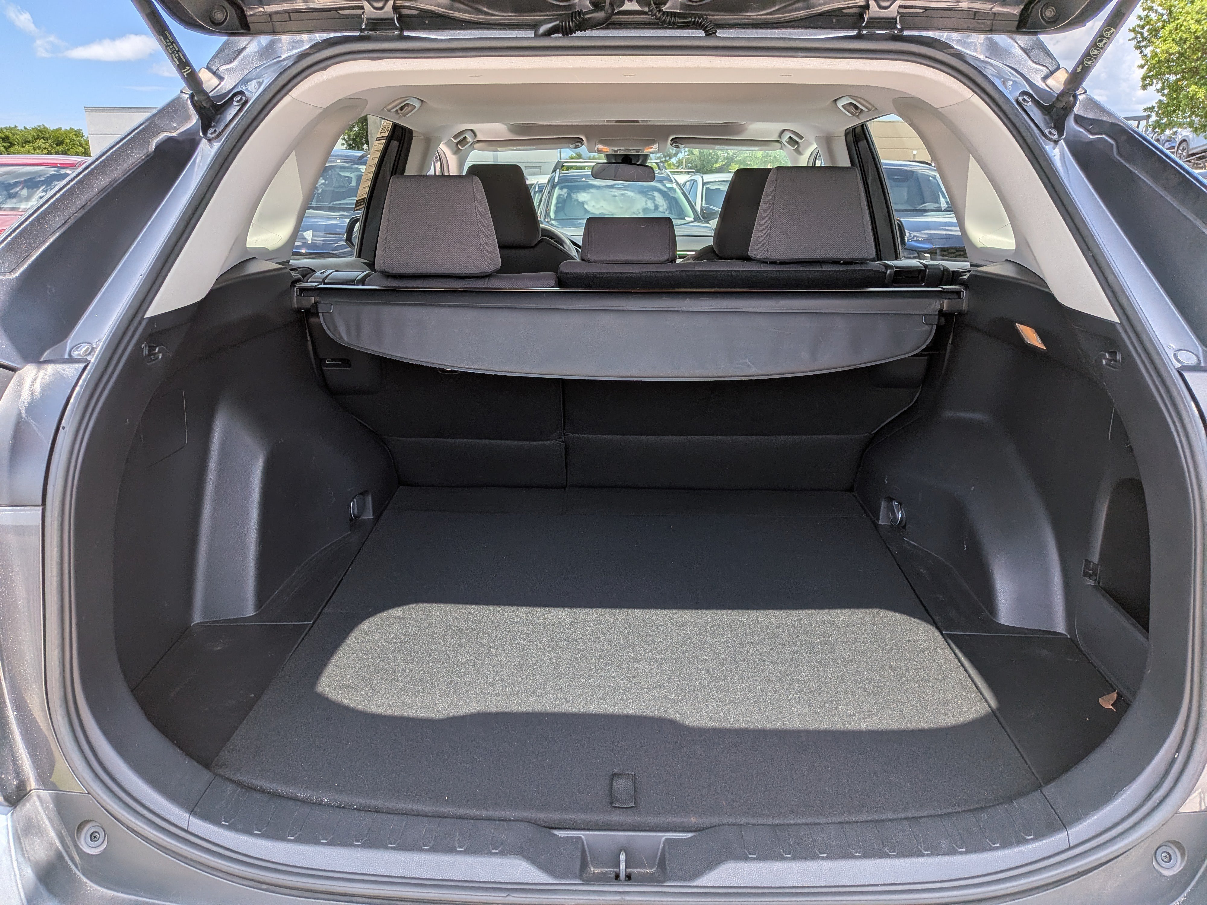 2019 Toyota RAV4 XLE - Photo 13