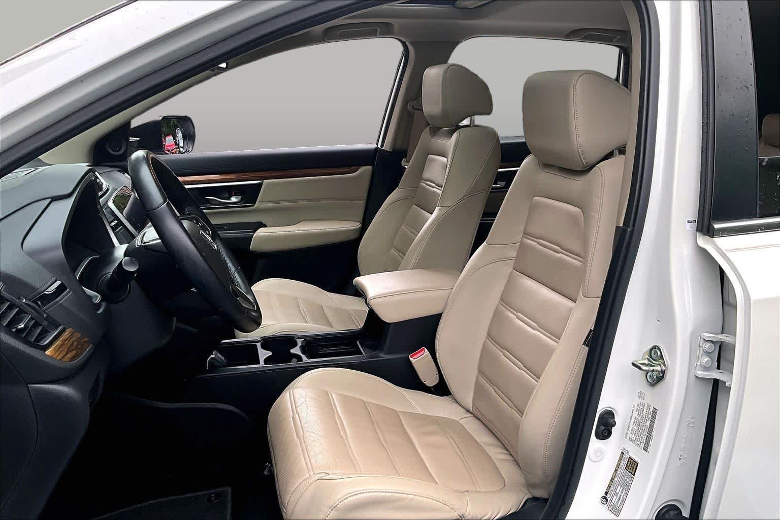 Used 2018 White Diamond Pearl Honda Touring image 8