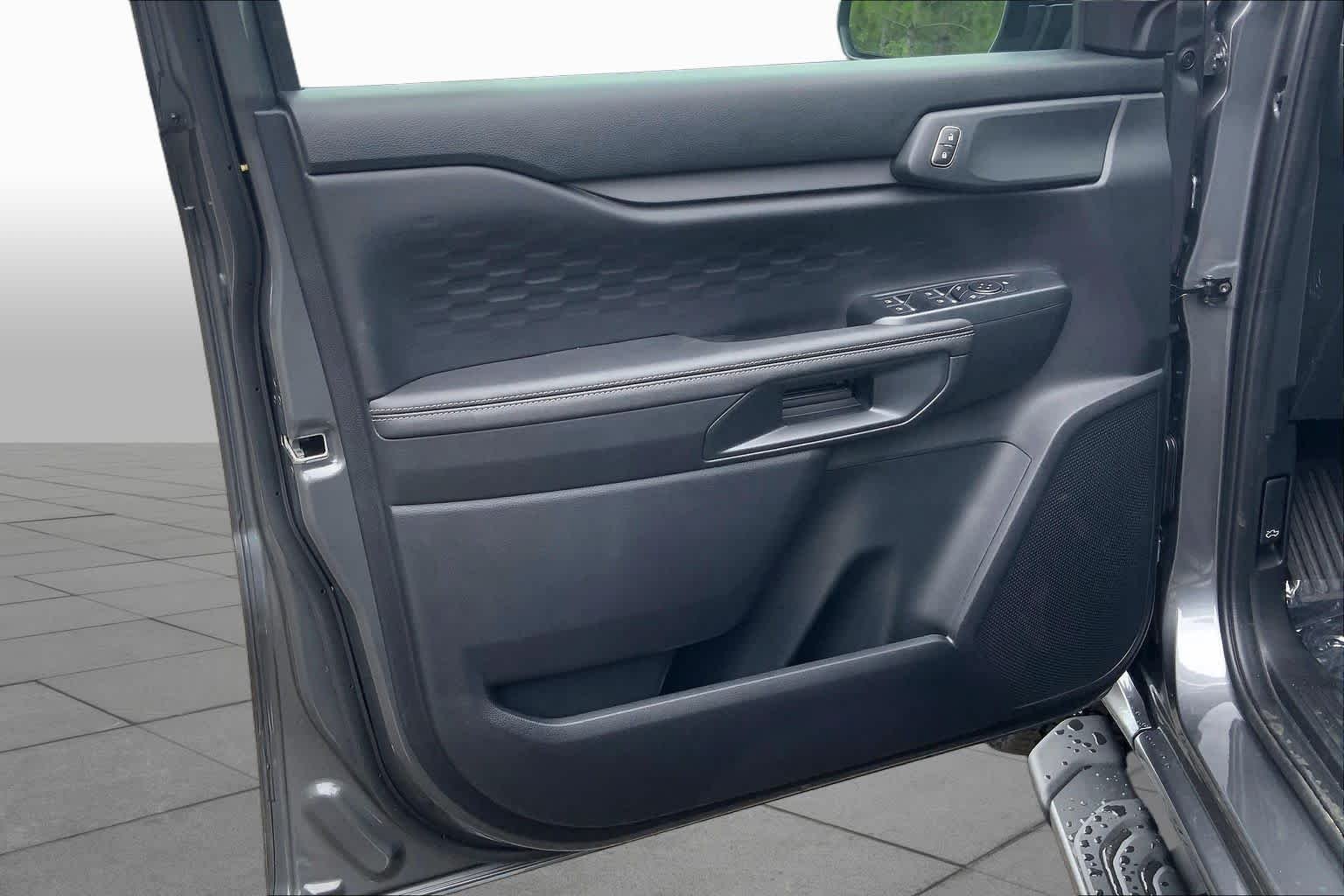 New 2026 Carbonized Gray Metallic Ford XLT image 10