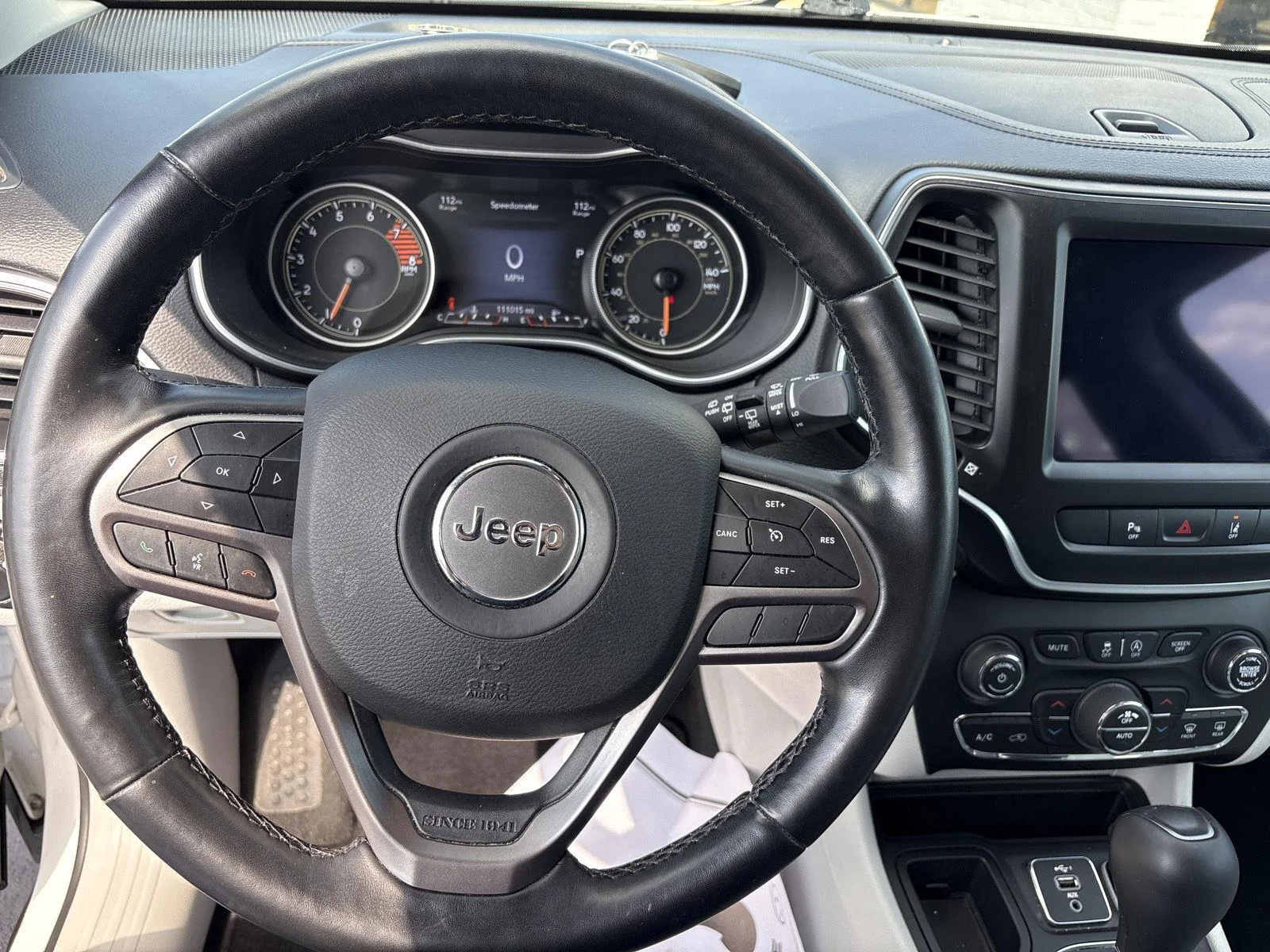 Used 2021 Bright White Clearcoat Jeep Latitude Lux image 17