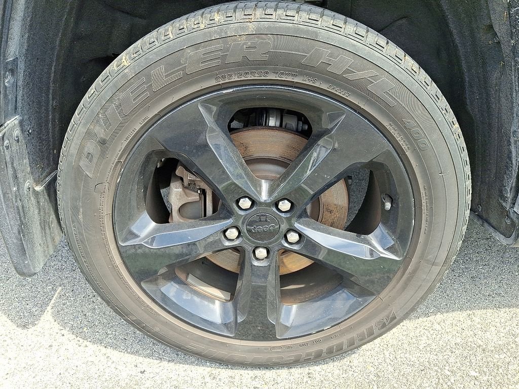 Used 2023 Gray Jeep Altitude image 8