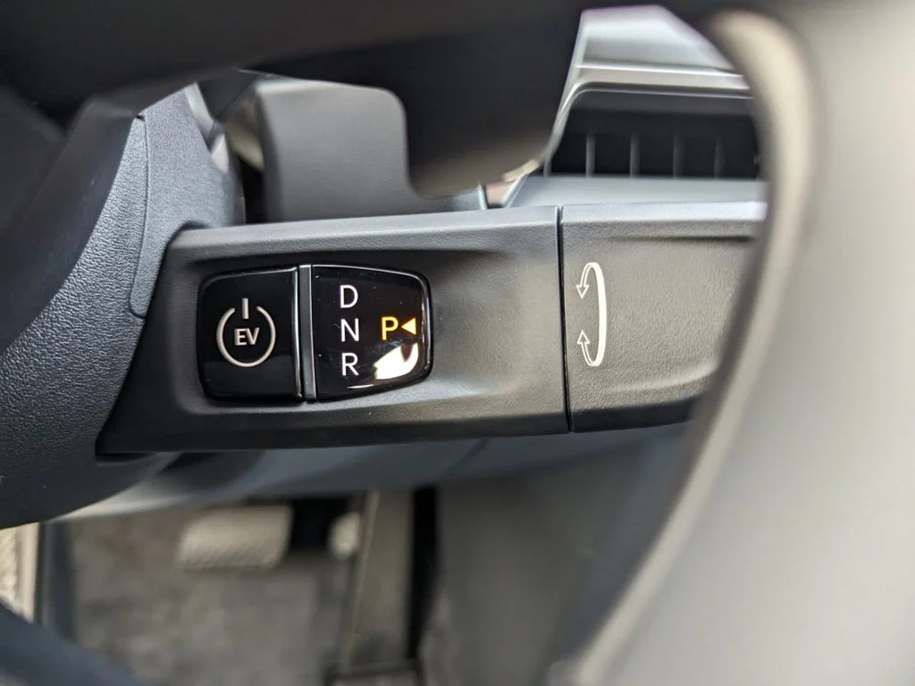 New 2024 Pebble Gray Kia Light RWD image 19