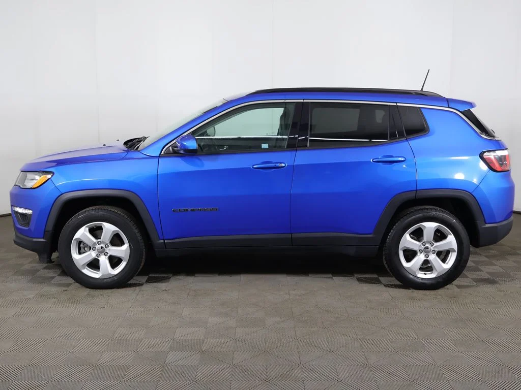 Used 2019 Laser Blue Pearlcoat Jeep Latitude image 14