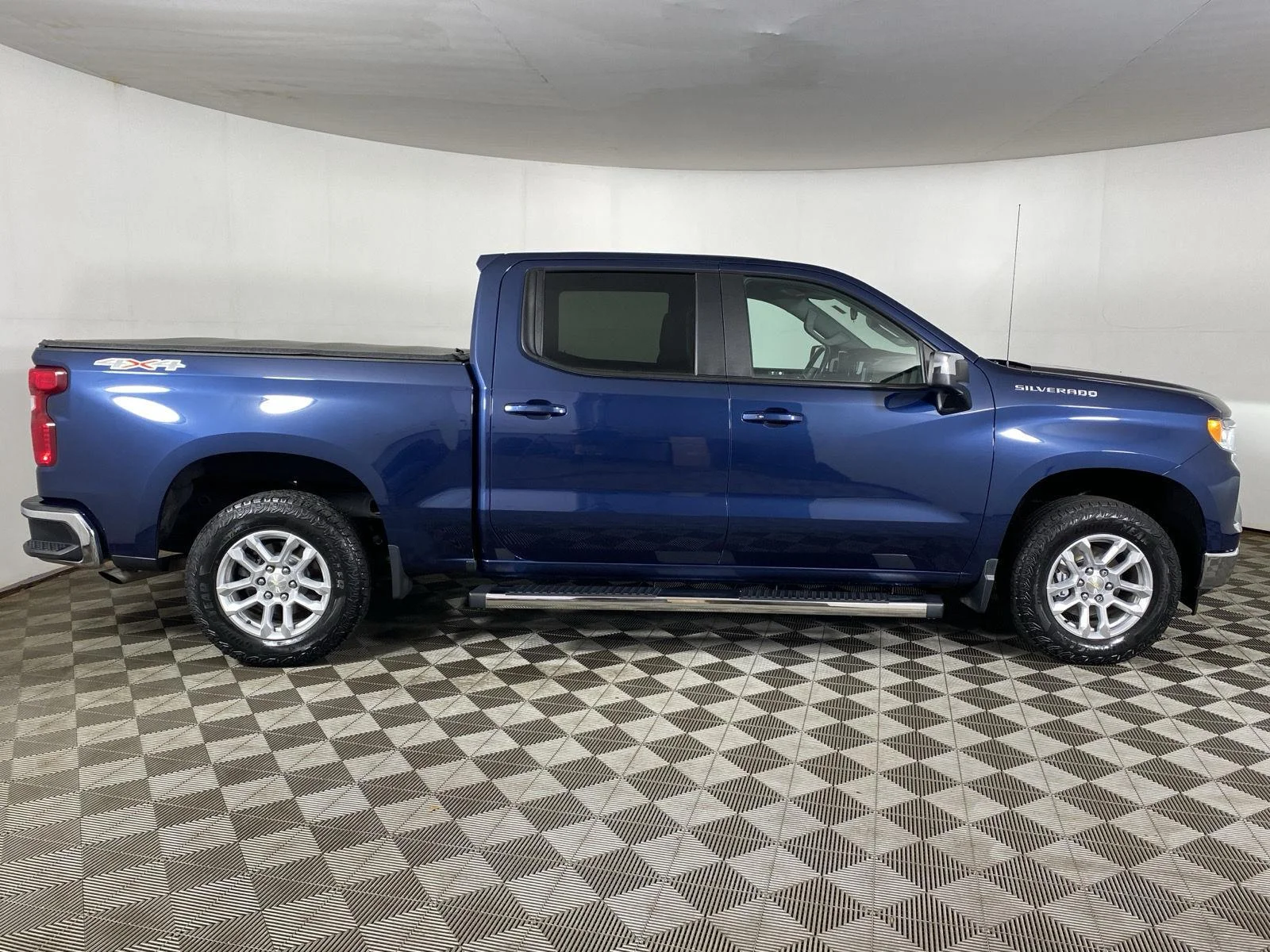 Used 2022 Northsky Blue Metallic Chevrolet LT image 8
