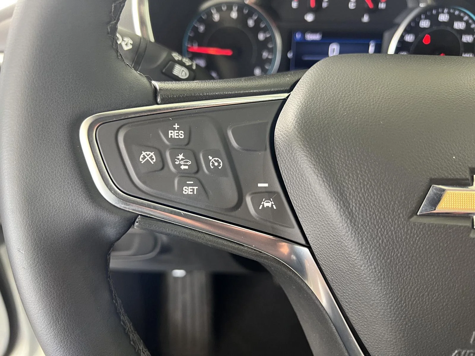 Used 2024 Summit White Chevrolet LT image 10