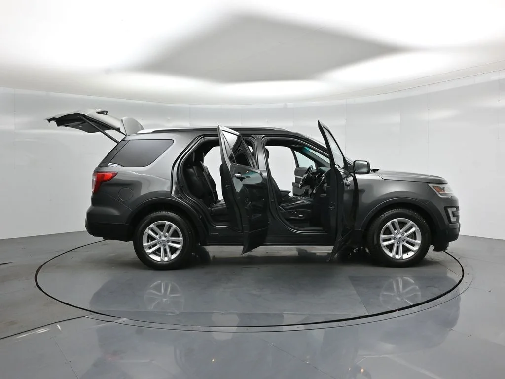 Certified Used 2017 Gray Ford XLT image 5
