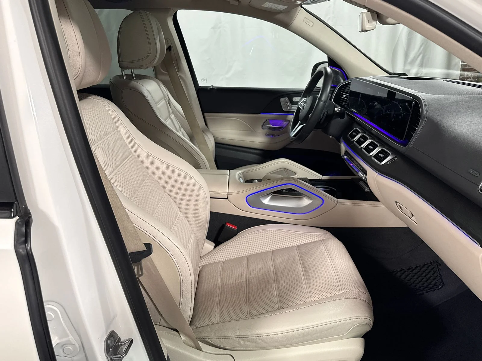 Used 2020 White Mercedes-Benz GLS 580 4MATIC® image 28