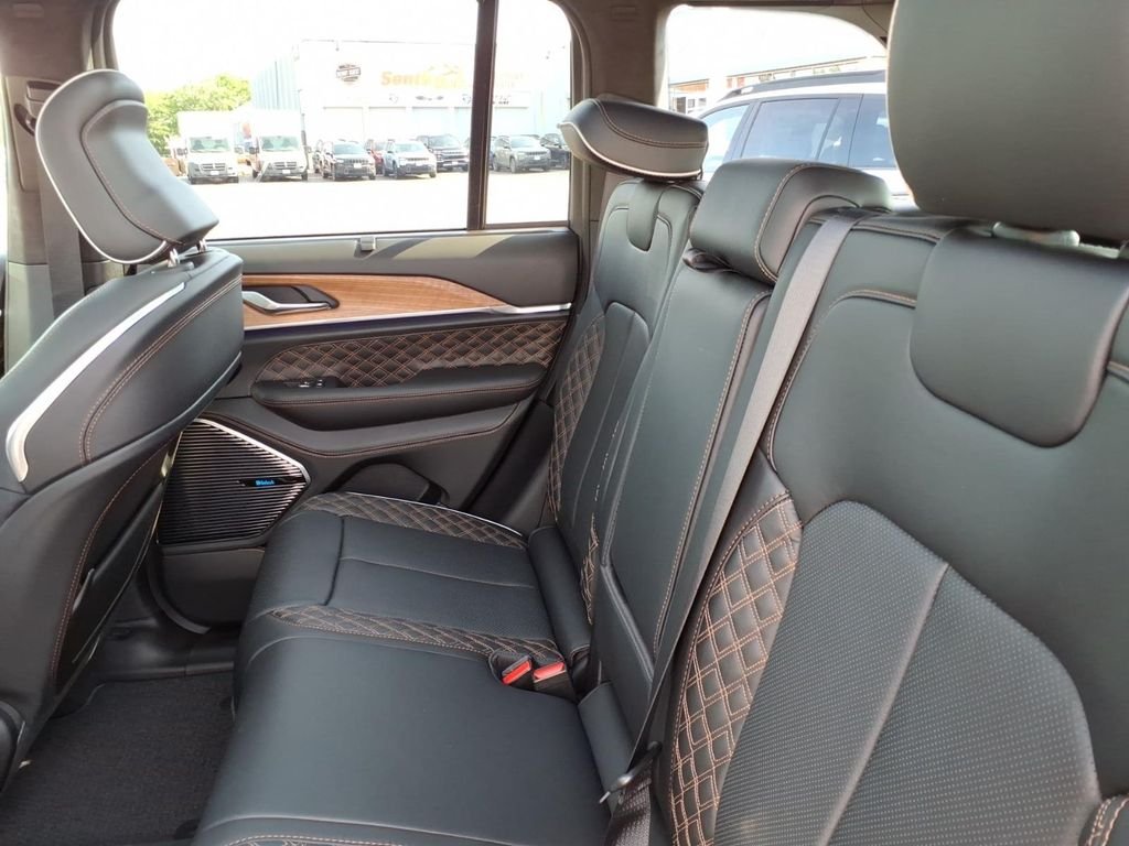 New 2026 Silver Zynith Exterior Paint Jeep Summit image 13