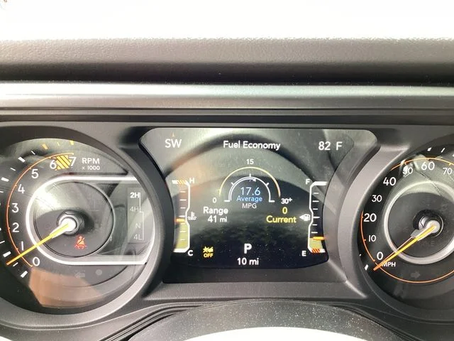 New 2026 Reign Jeep 4-DOOR SAHARA image 18