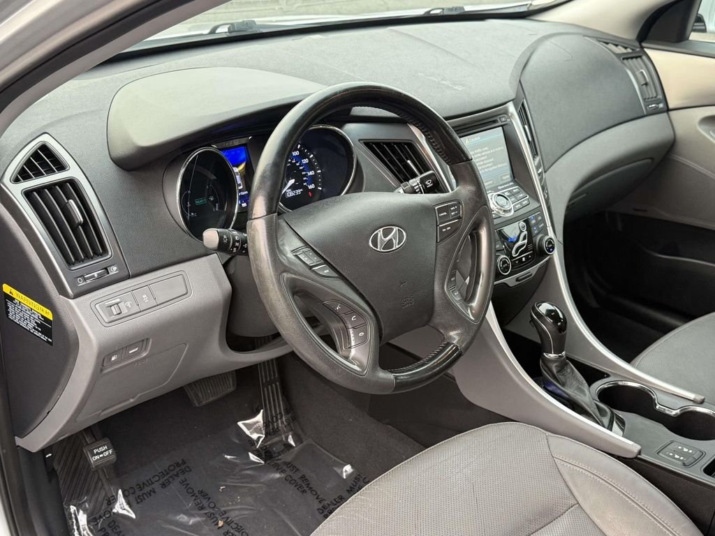 Used 2012 Silver Frost Metallic Hyundai Base image 2