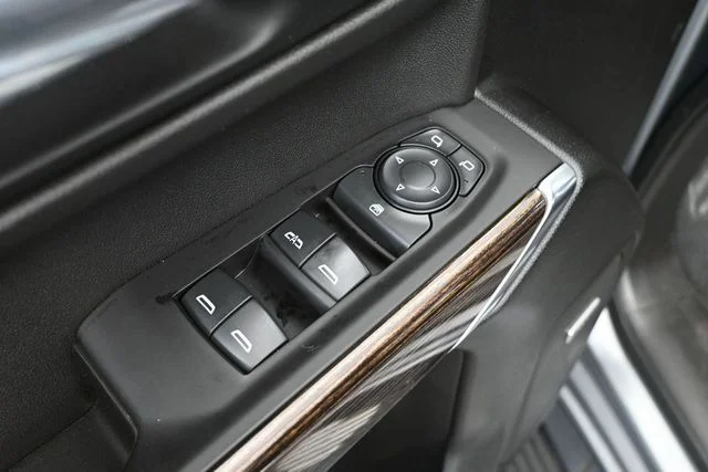 Used 2021 Silver GMC Elevation image 15