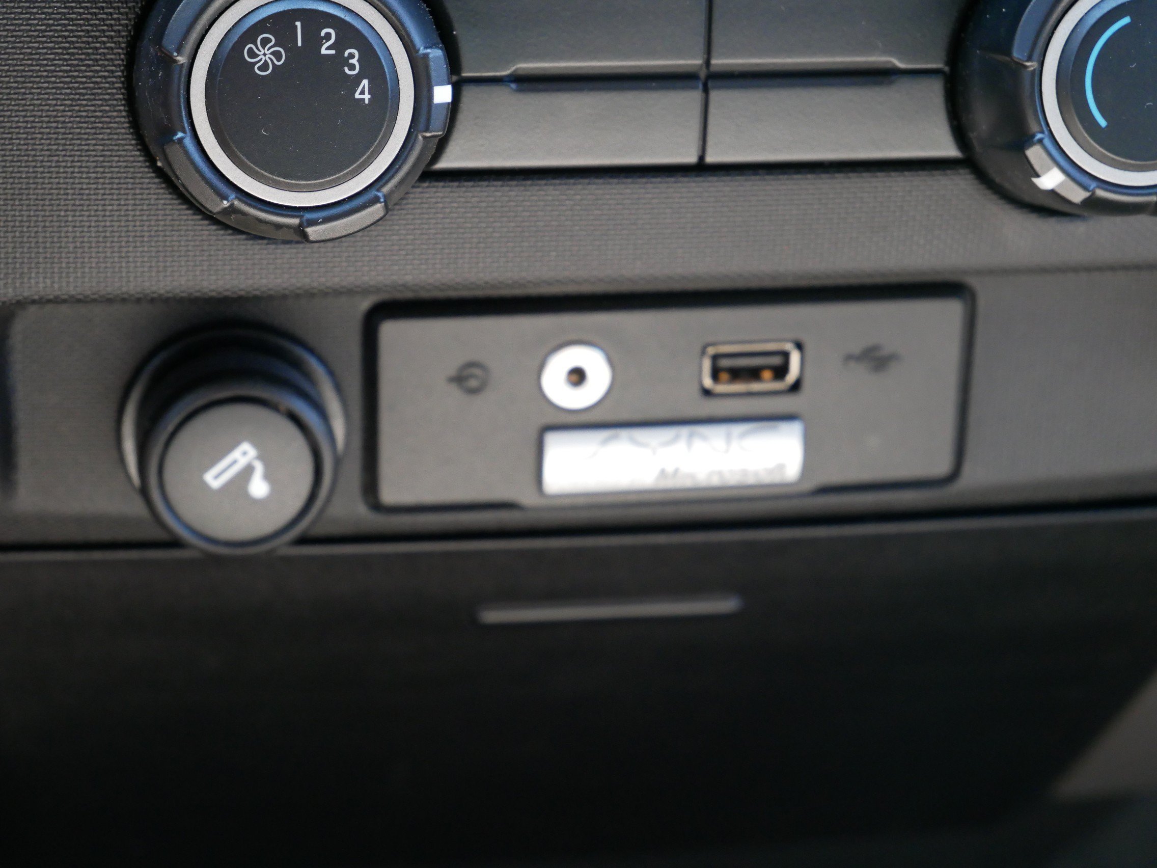 Used 2009 Blue Ford XLT image 24