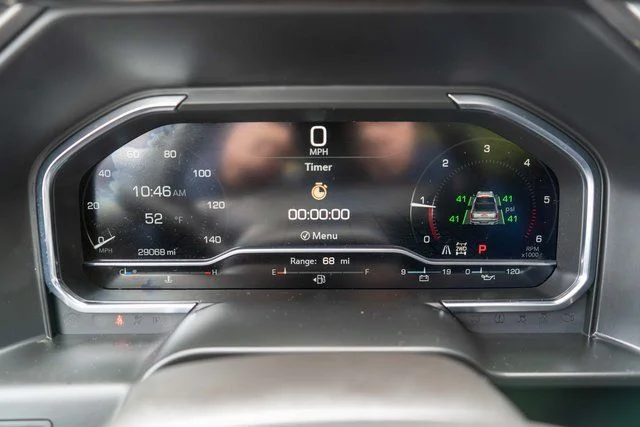 Used 2025  GMC AT4 image 30