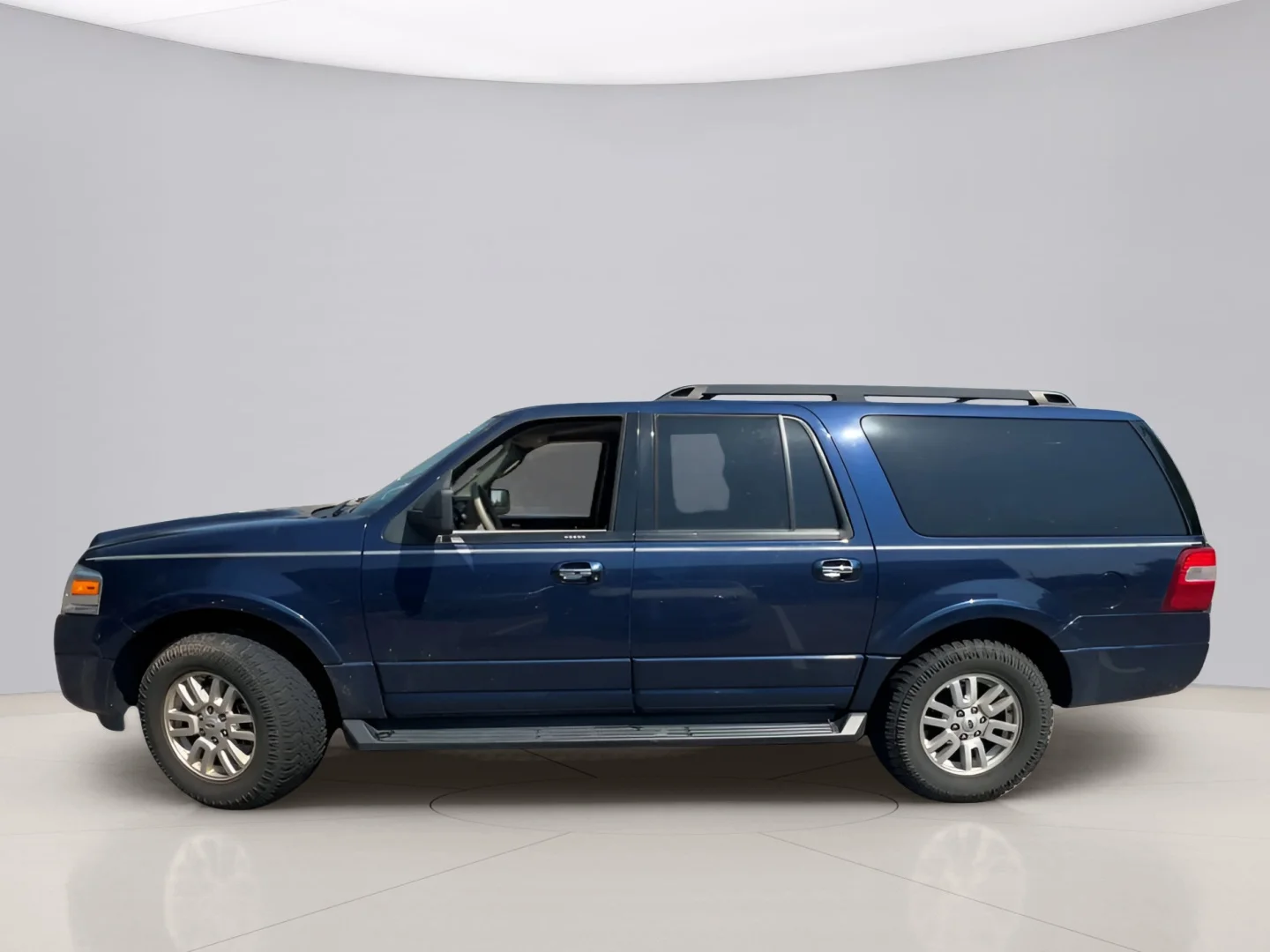 Used 2010 Blue Ford EL XLT image 2