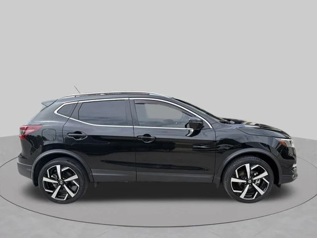 Used 2022 Black Nissan SL image 2