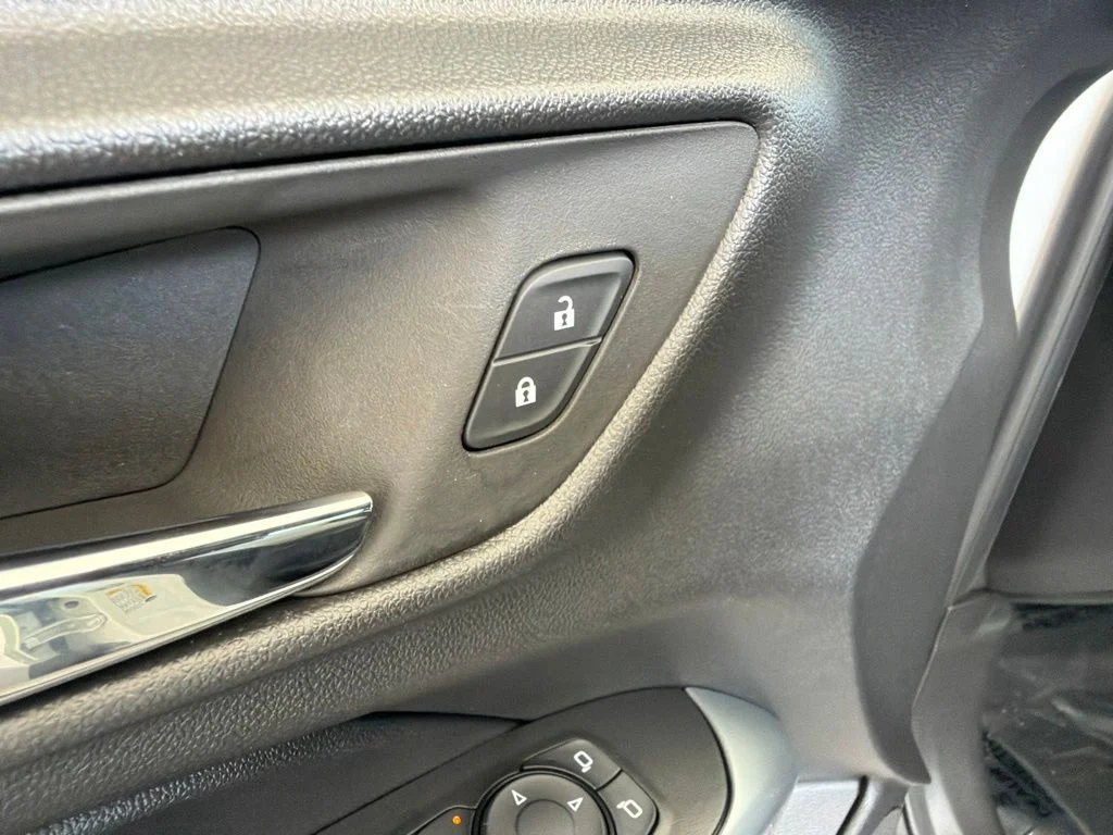 Used 2025 White Chevrolet 1RS image 38