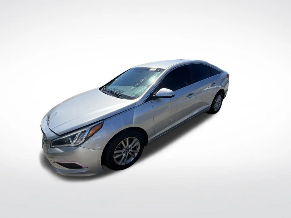 Used 2017 Silver Hyundai Base image 3