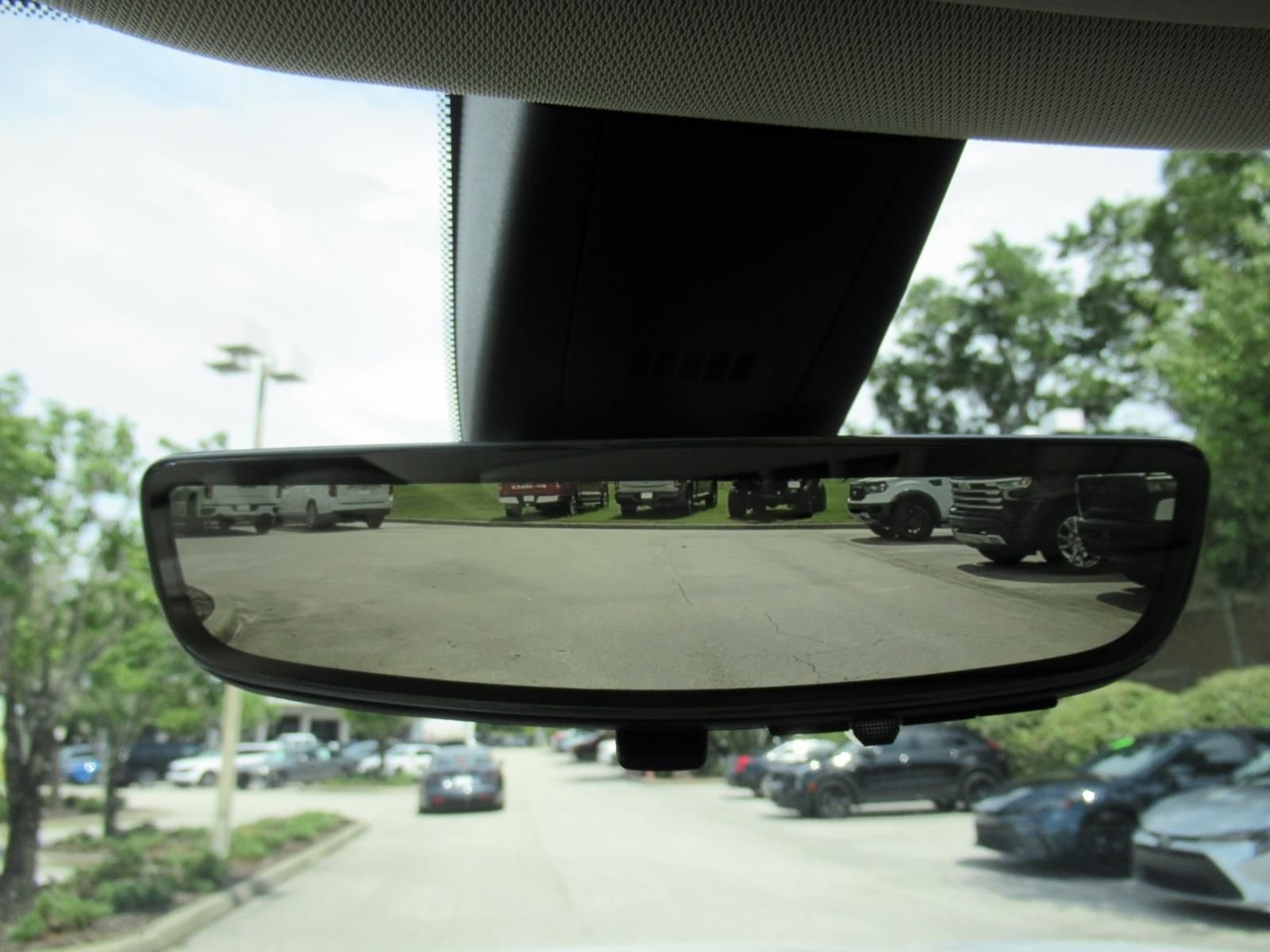 Used 2024 White Buick Avenir image 30