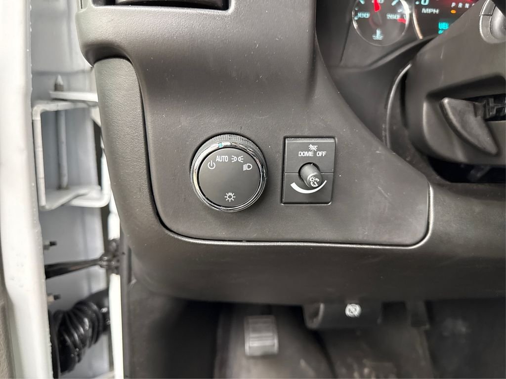 Used 2025 White GMC LT image 24