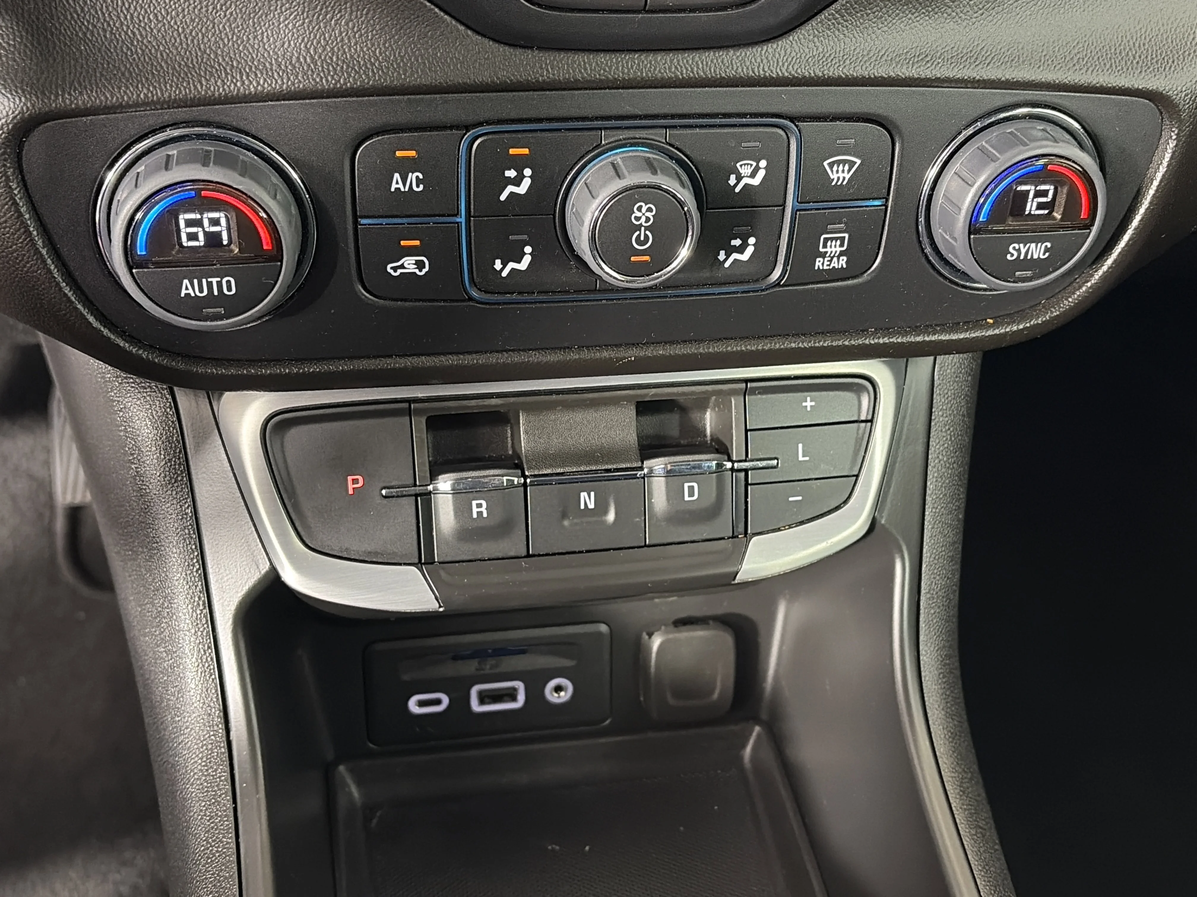 2023 GMC Terrain SLT - Photo 24
