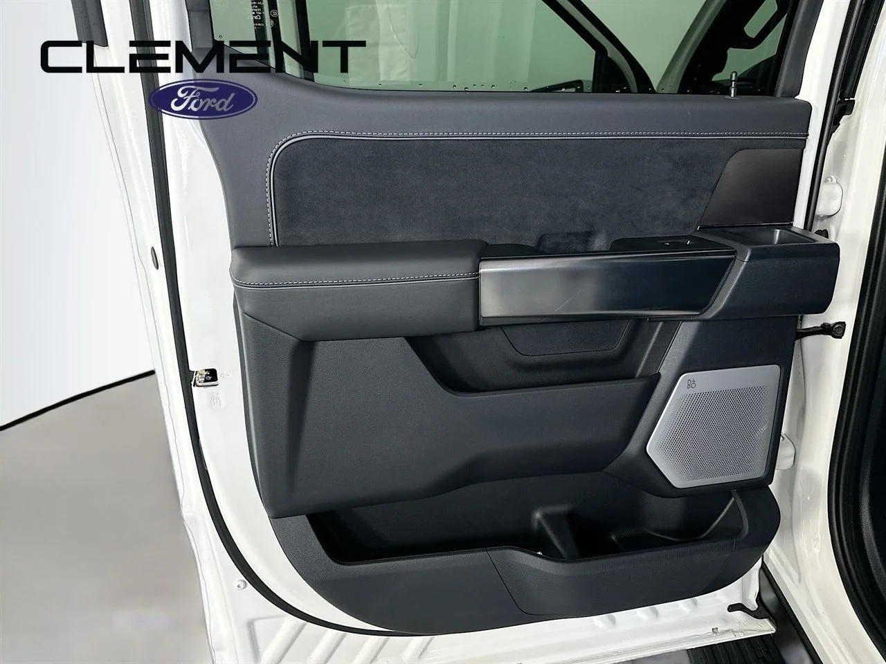 New 2026 Star White Metallic Tri-Coat Ford Platinum® image 29
