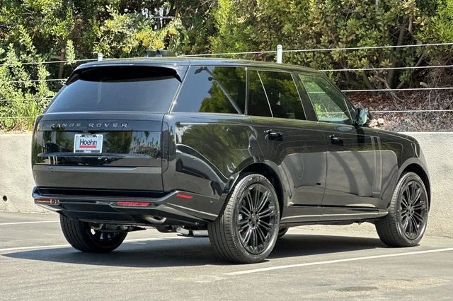 New 2026 Santorini Black Land Rover SE image 5