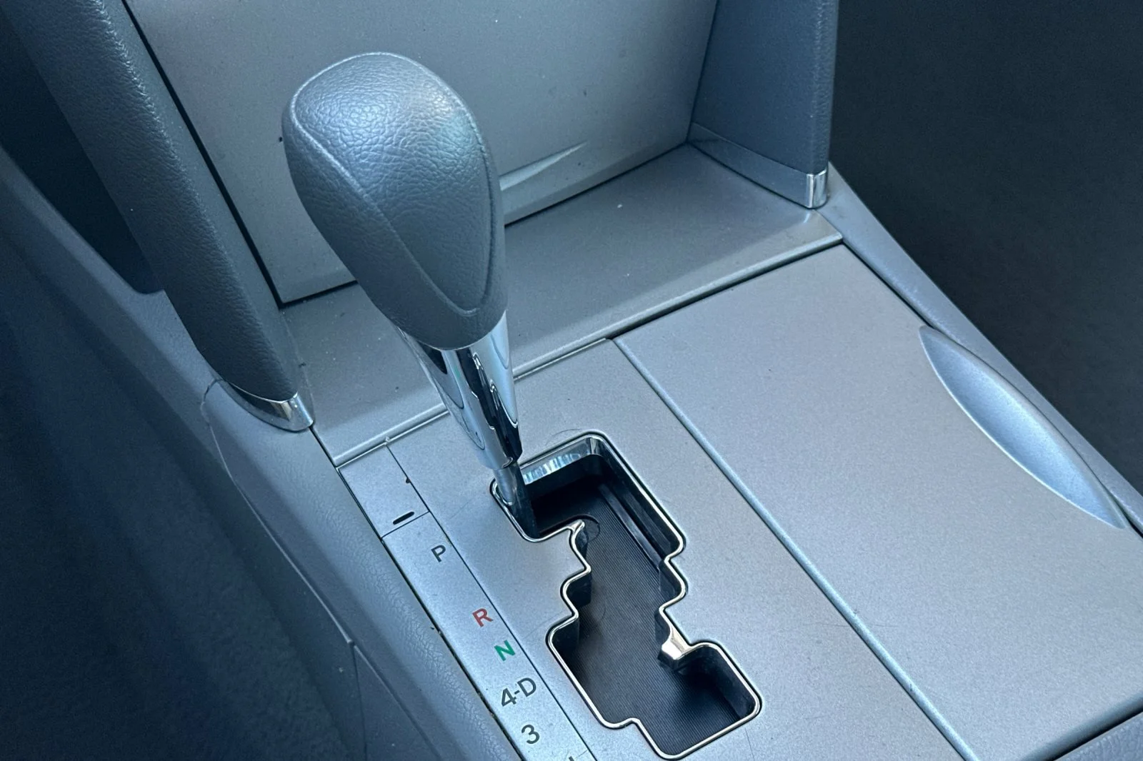 Used 2007 Silver Toyota LE image 24
