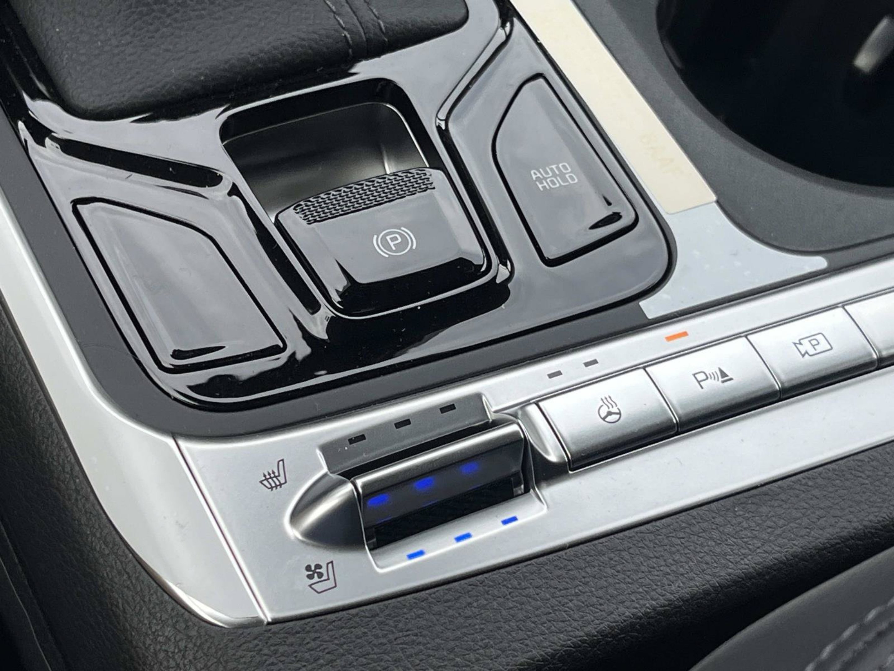 New 2027 Ceramic Silver Kia SX Prestige image 30