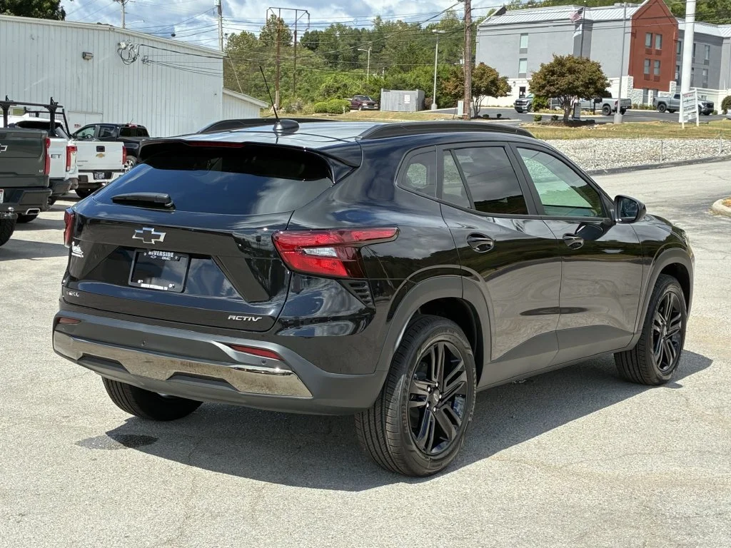 New 2026 Mosaic Black Metallic Chevrolet ACTIV image 5