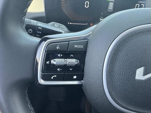 Used 2024 White Pearl Kia S image 31