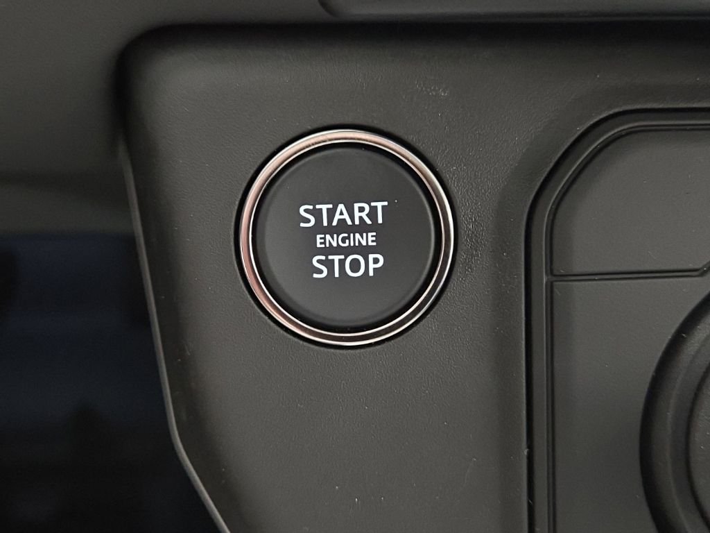 New 2026 Fuji White Land Rover X-Dynamic SE image 18