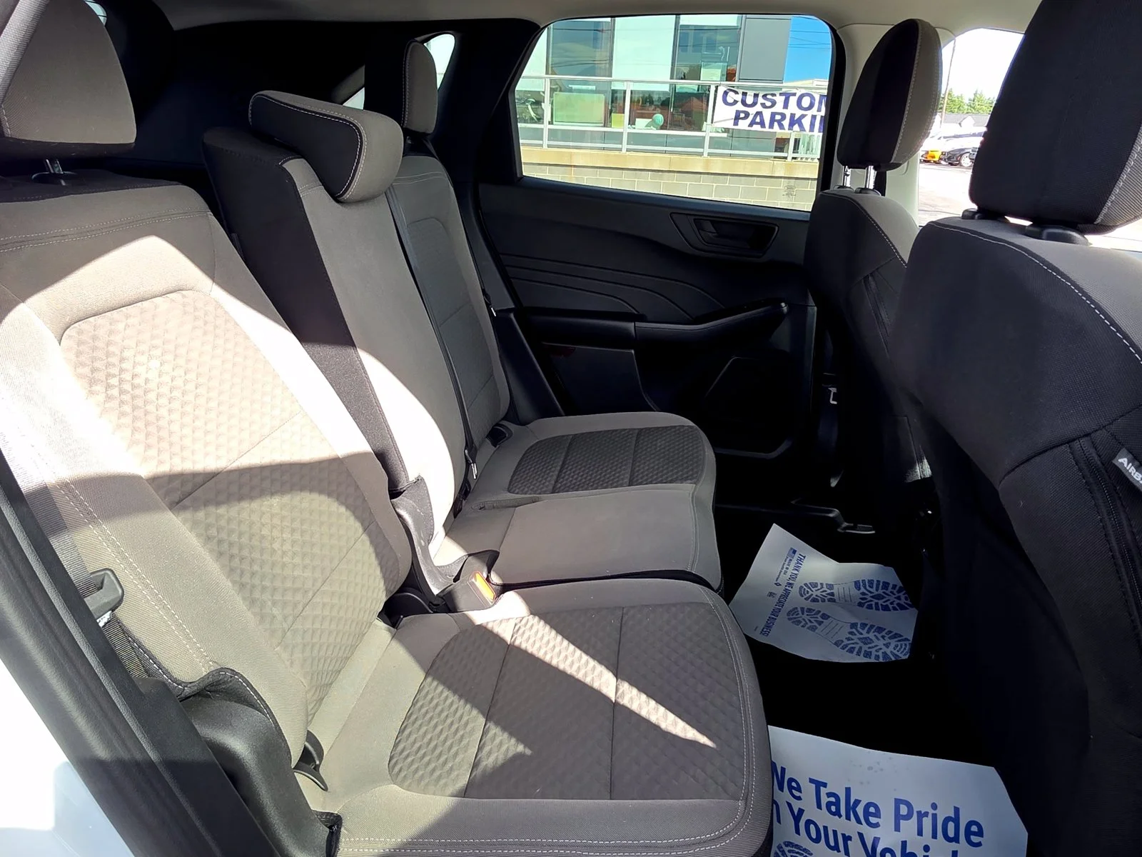 Used 2022 Oxford White Ford SE image 32