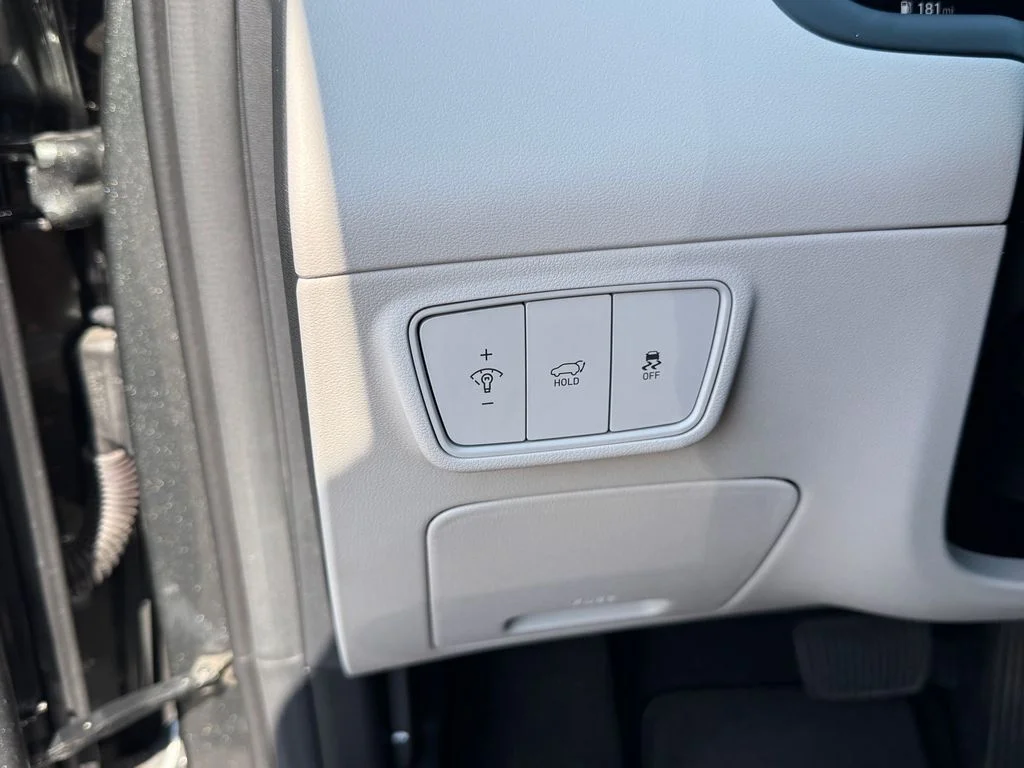 Used 2022 Gray Hyundai SEL image 24