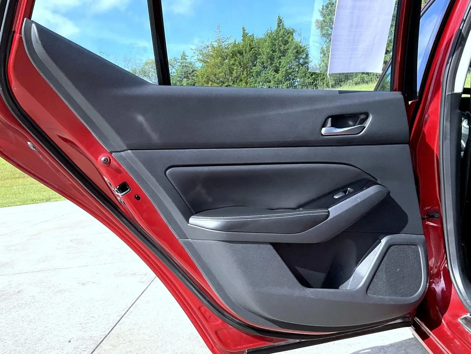 Used 2022 Red Nissan 2.5 SL image 21