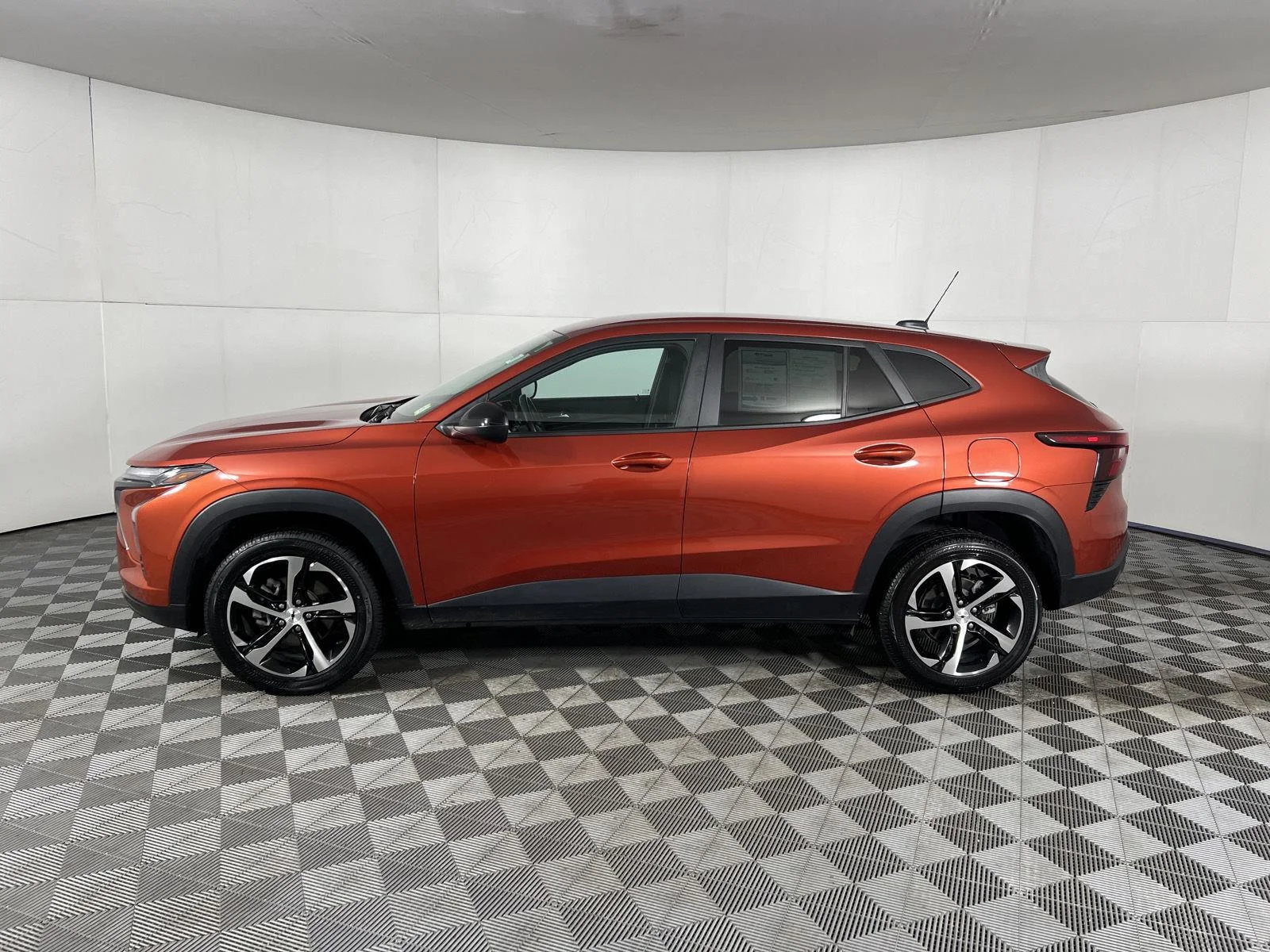 Used 2024 Cayenne Orange Metallic Chevrolet 1RS image 17