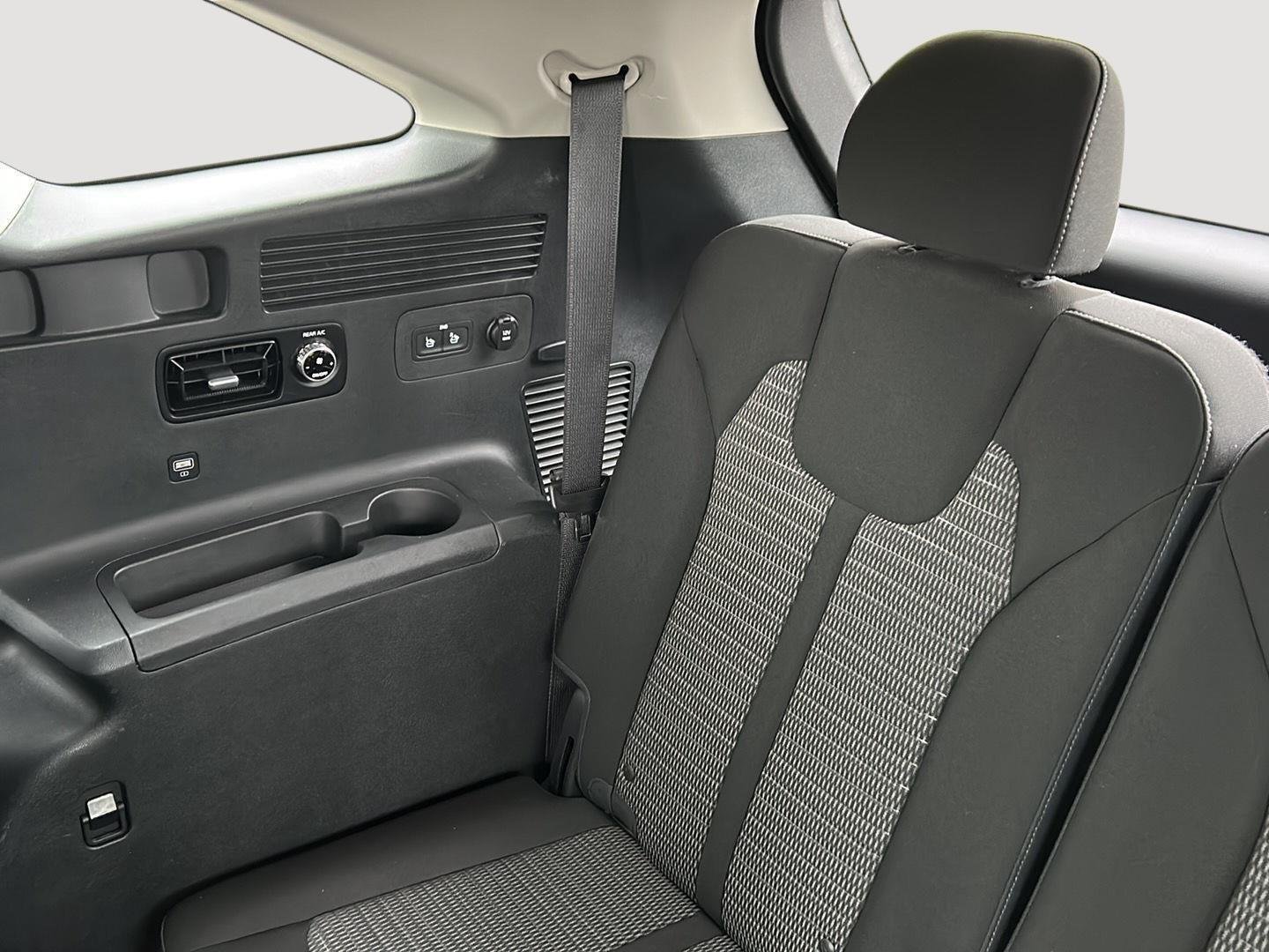 2023 Kia Sorento LX - Photo 19