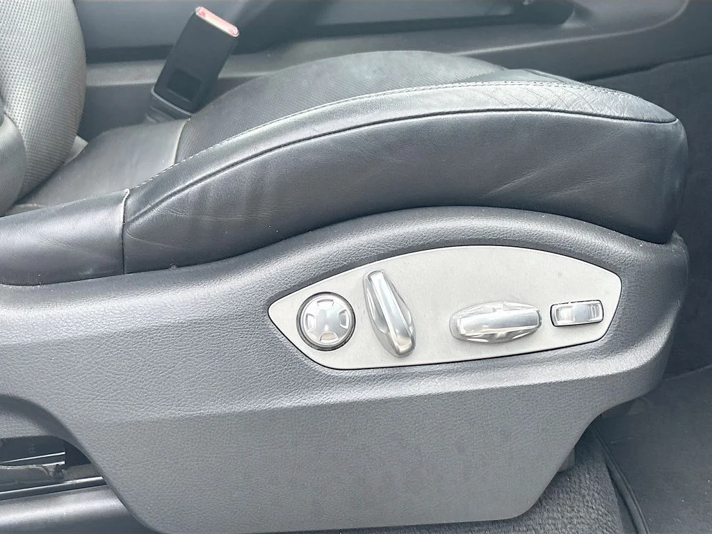 Used 2017 White Porsche Base image 23