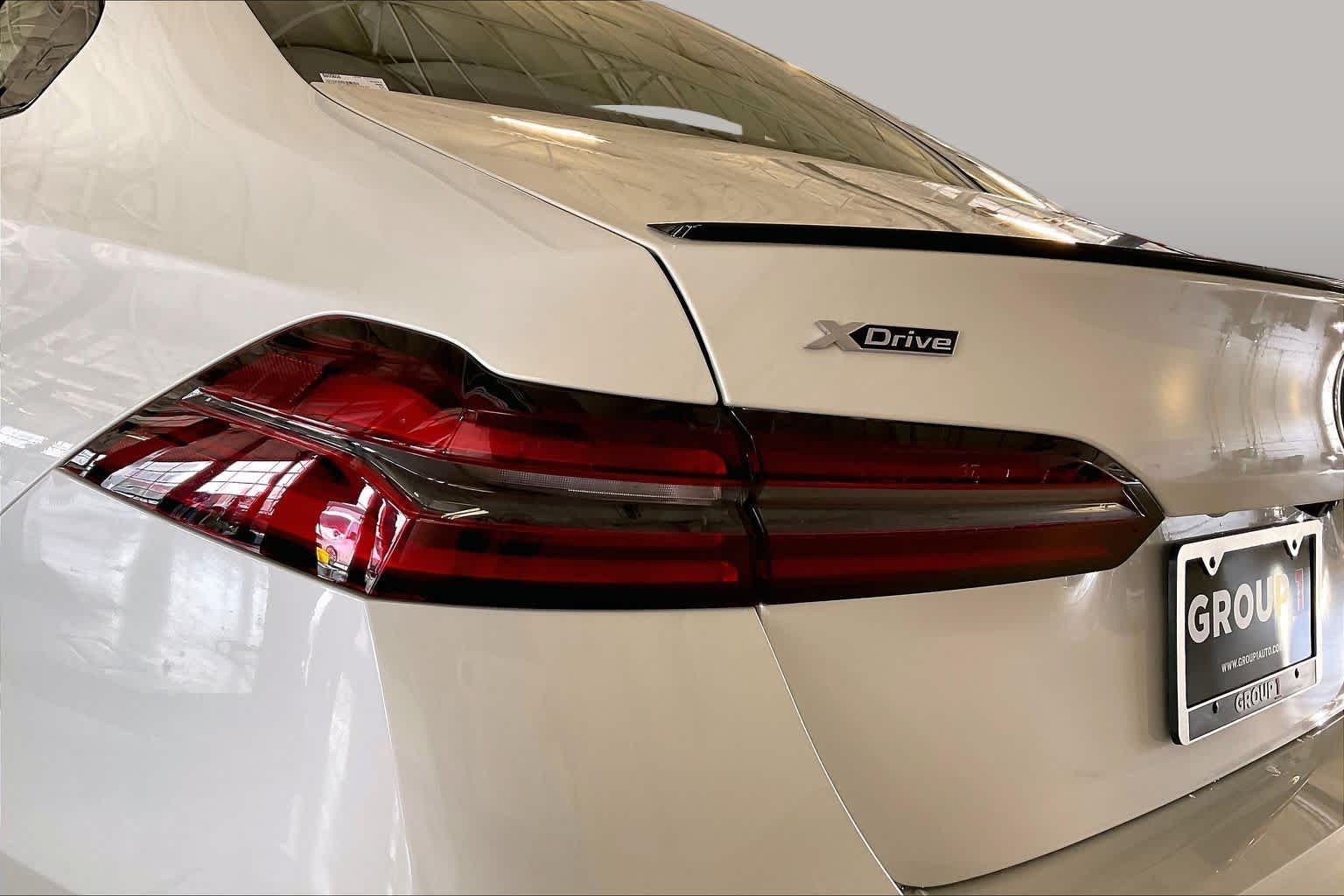 New 2027 Mineral White Metallic BMW 530i xDrive image 14