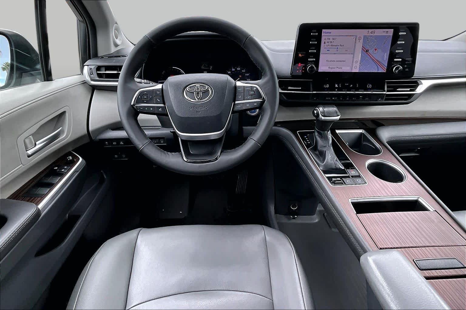 Used 2022 Wind Chill Pearl Toyota XLE image 5