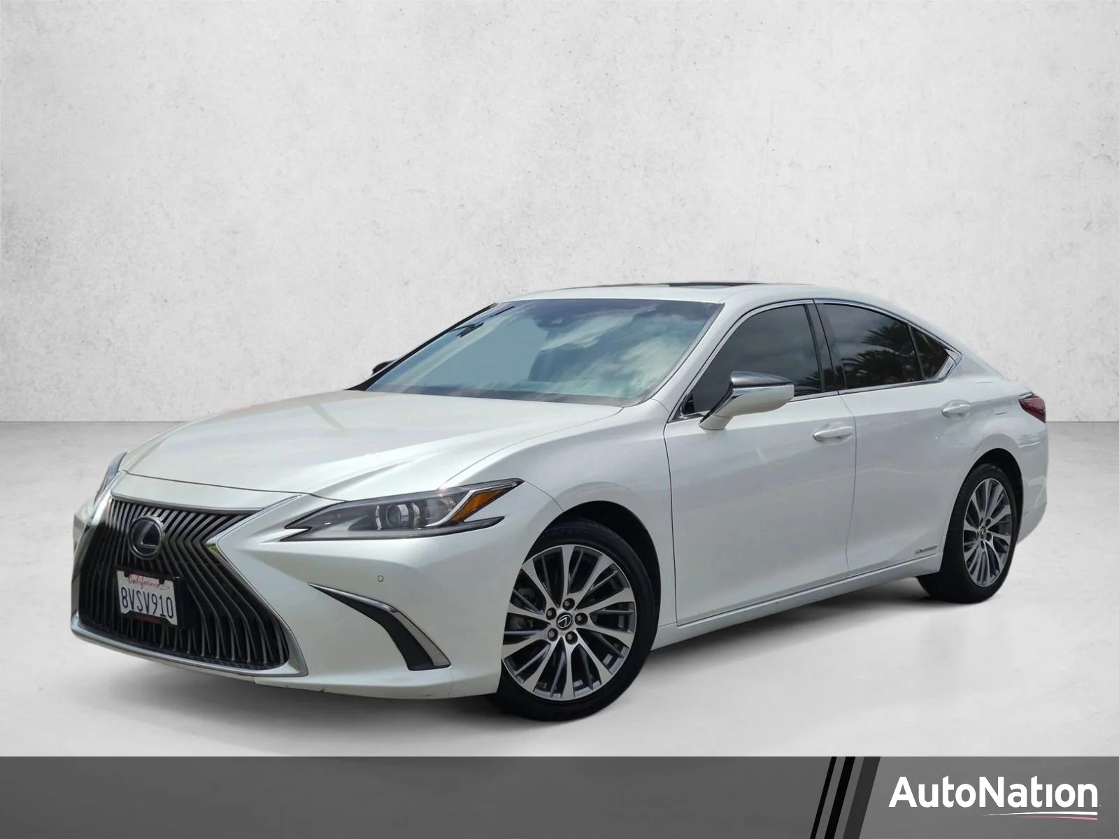 2020 Lexus ES 300h 300h's photo