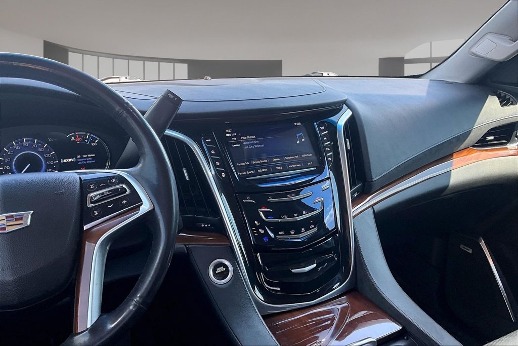 Used 2019 Silver Cadillac Luxury image 6