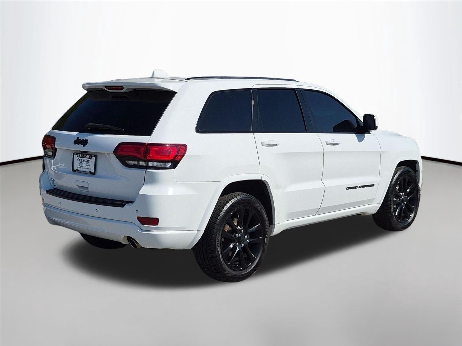 Used 2018 Bright White Clearcoat Jeep Altitude image 5