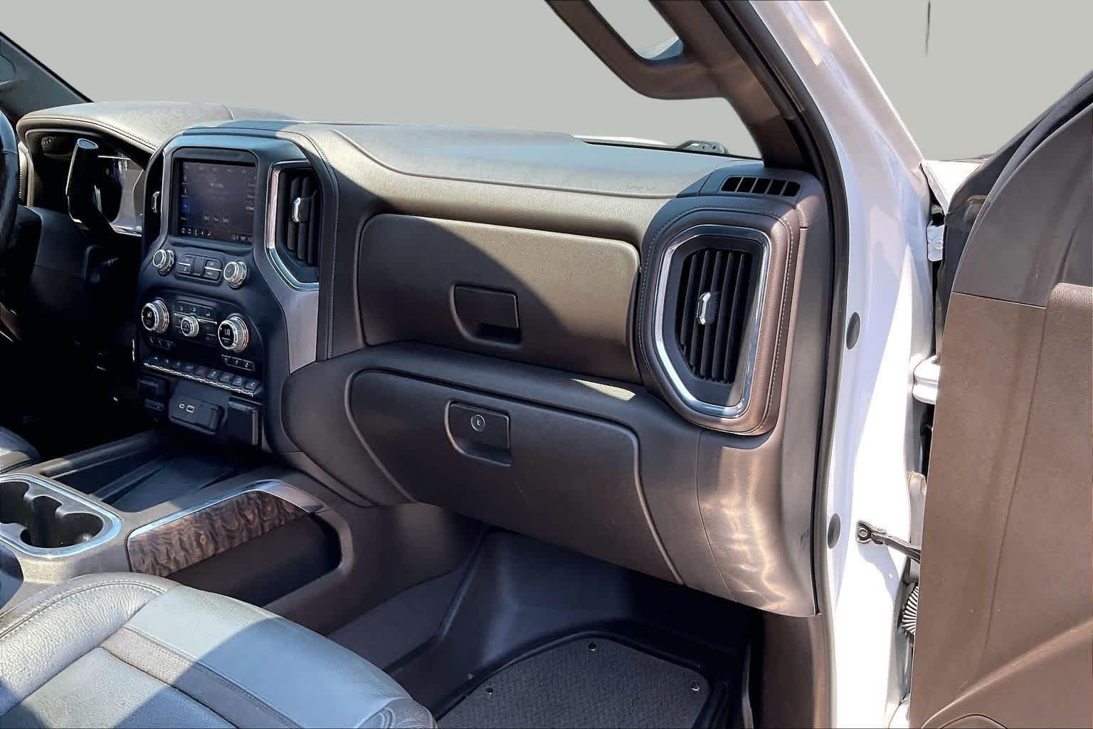Used 2021 White Frost Tricoat GMC Denali image 18