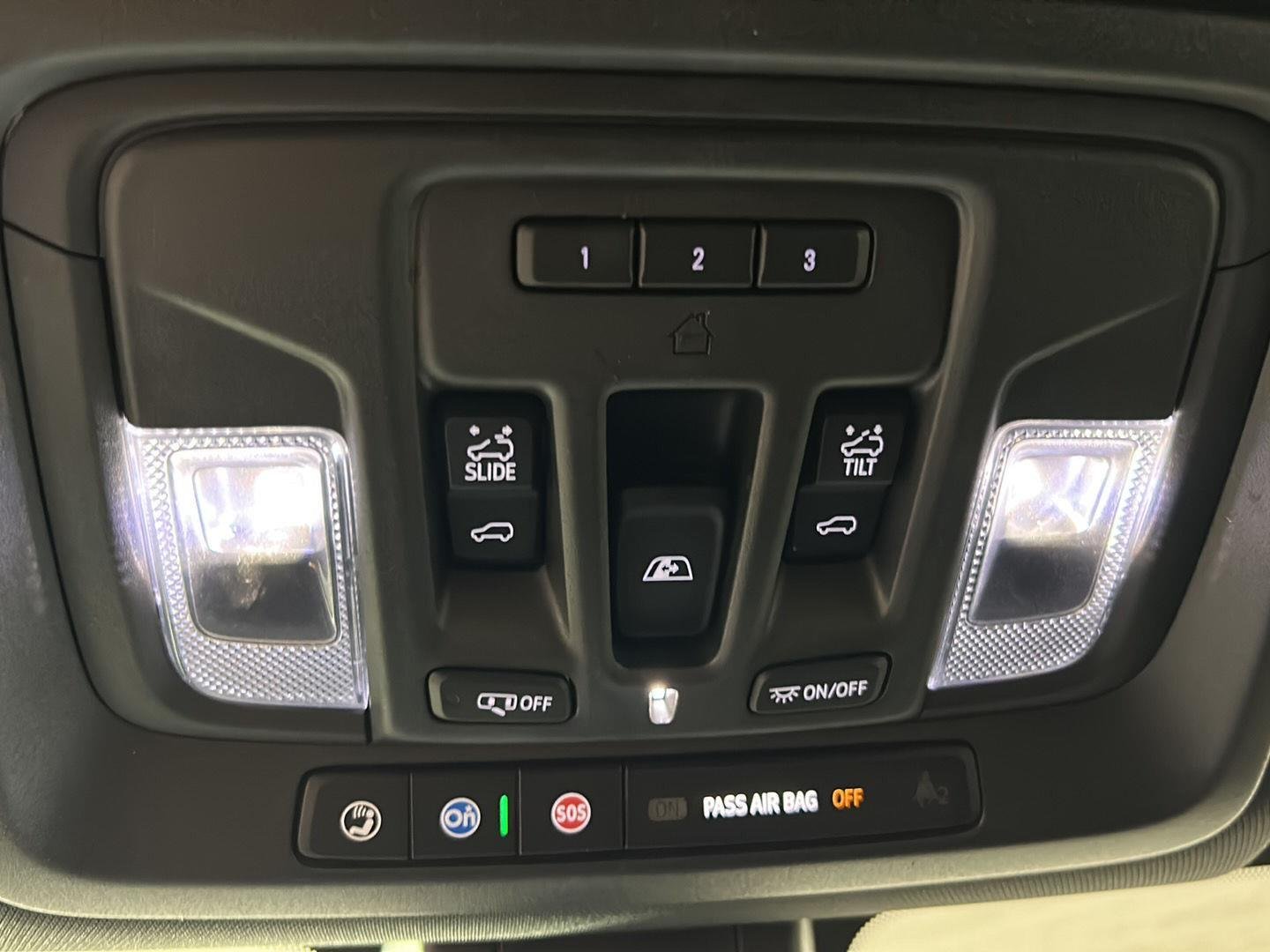 Used 2022 Forest Metallic GMC AT4 image 38