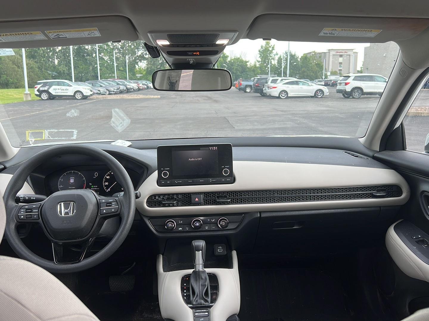 Used 2025 Platinum White Pearl Honda LX image 17