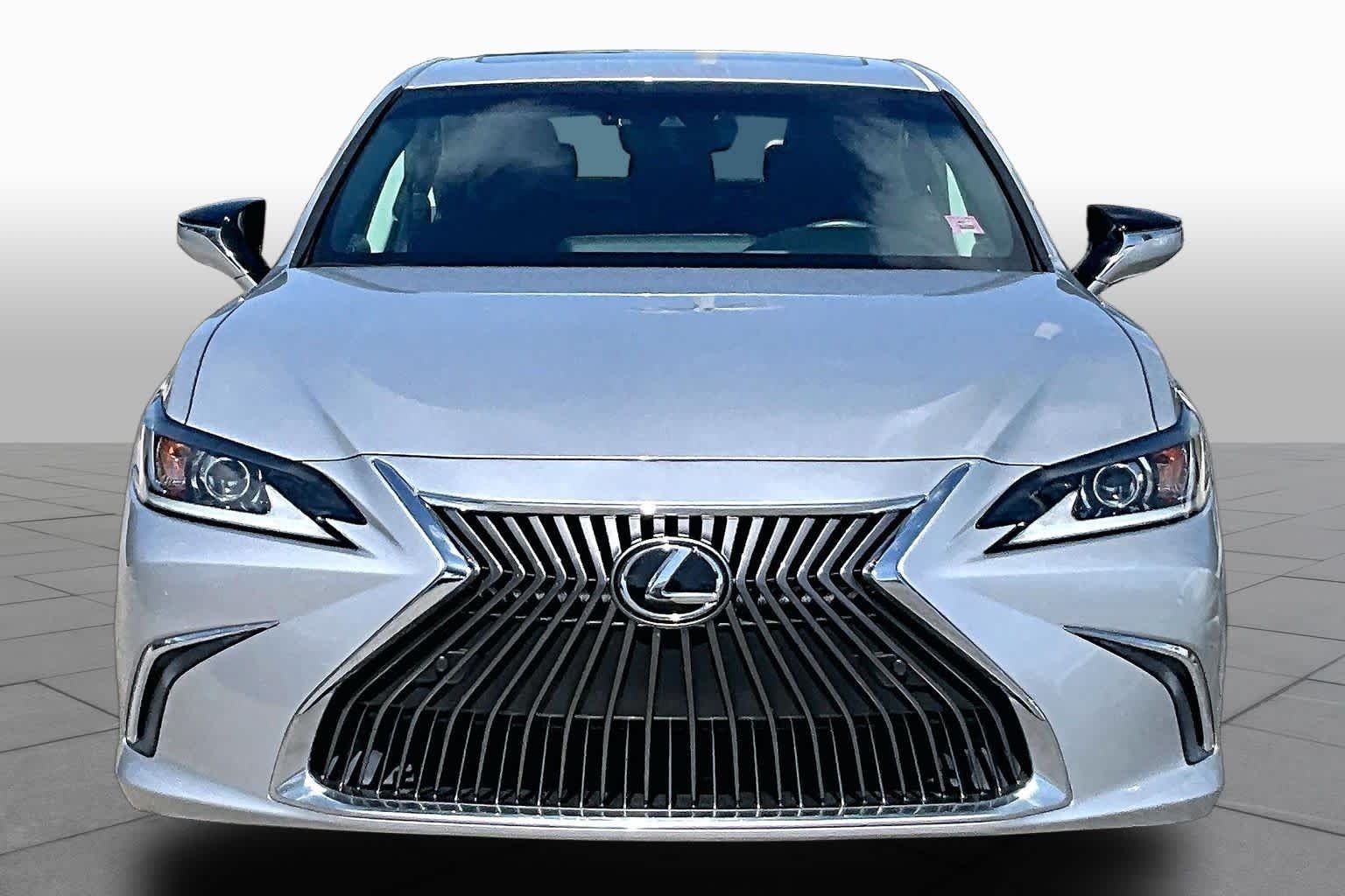 Used 2019 Silver Lining Metallic Lexus  image 4